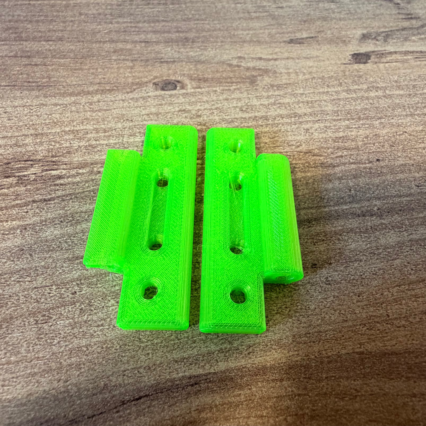 Support bungee elastique TPU vert Mares Genius vue produit paire adaptateurs fabrication francaise