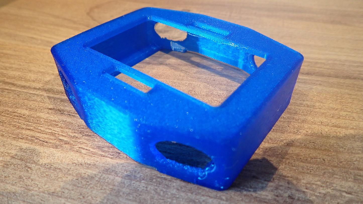 Coque protection TPU bleue Mares Quad - vue perspective latérale transparente