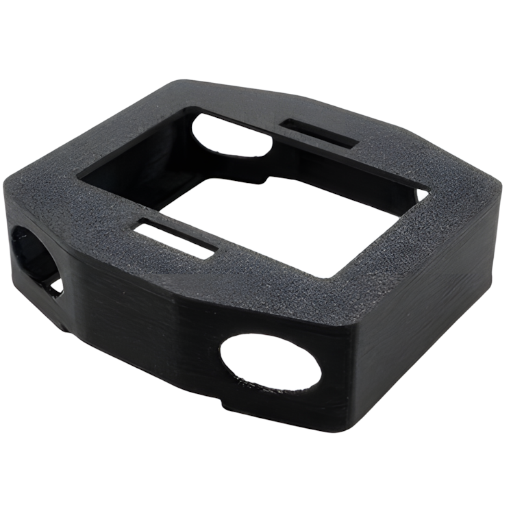 Coque protection TPU noire Mares Quad - vue isométrique 3D sur fond blanc