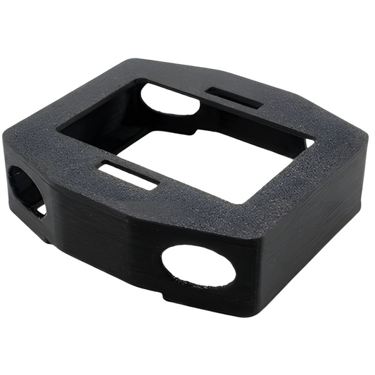 Coque protection TPU noire Mares Quad - vue isométrique 3D sur fond blanc