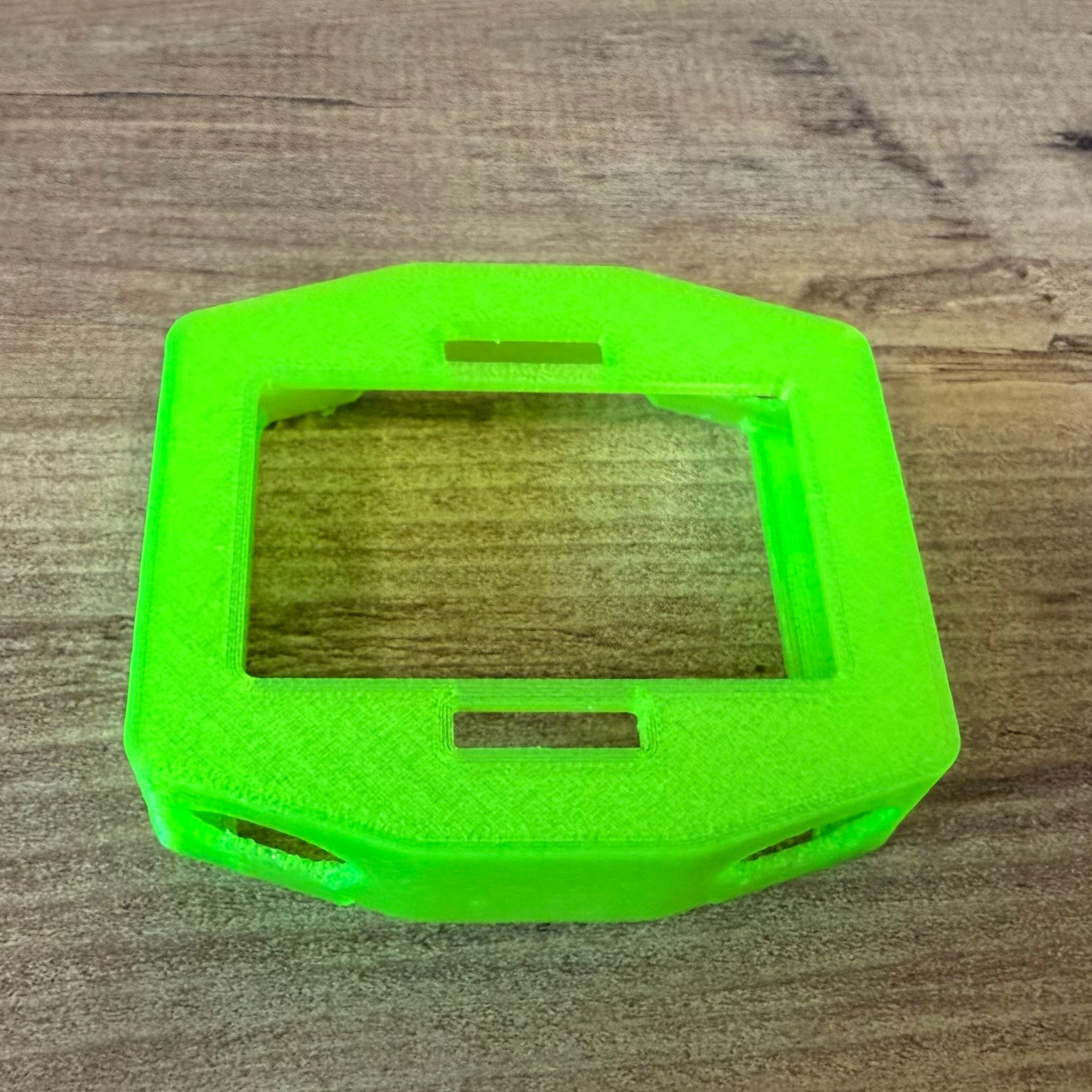 Coque protection TPU verte Mares Quad - vue frontale écran ordinateur plongée