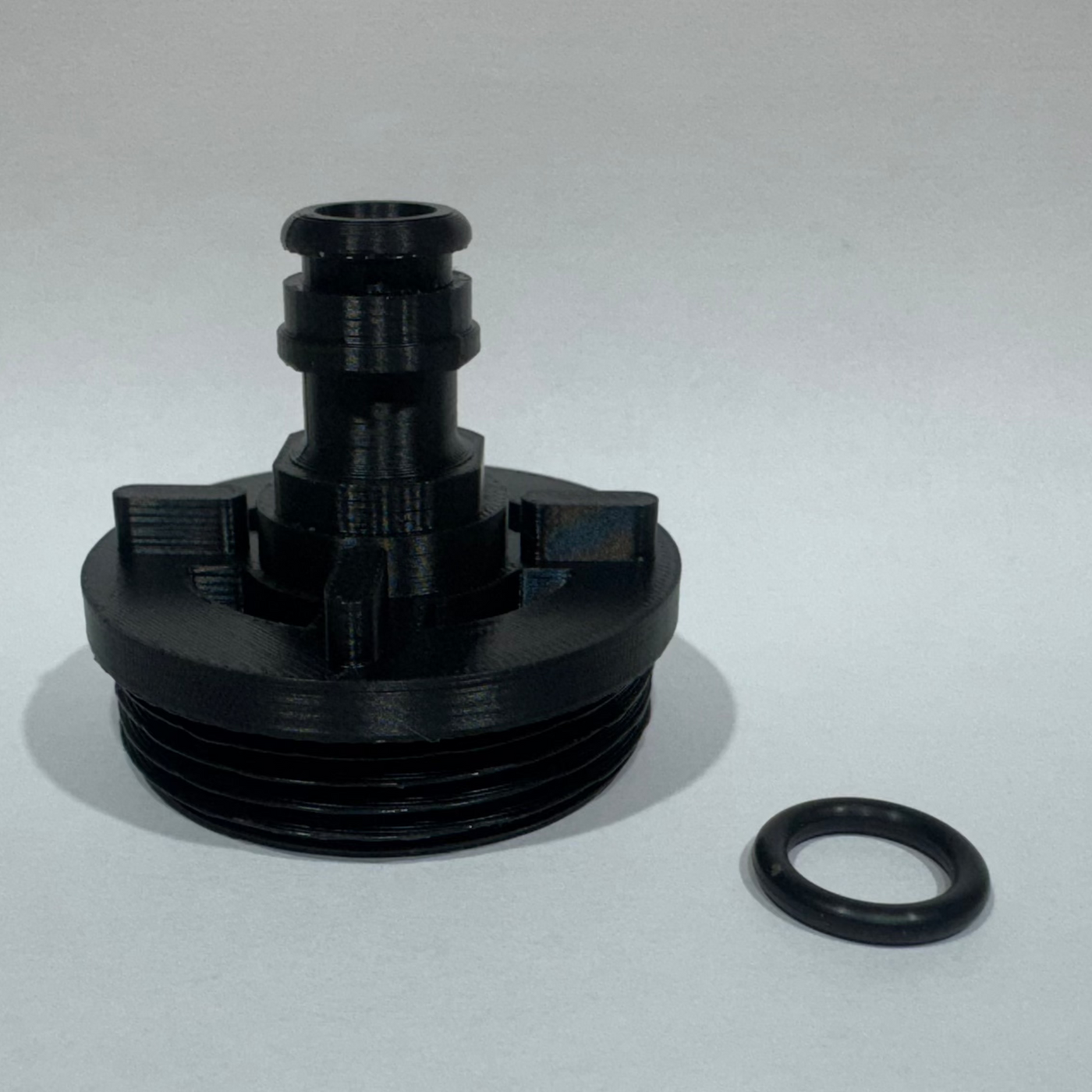 Raccord nable réservoir eau bateau vue 3/4 montrant système fixation et joint