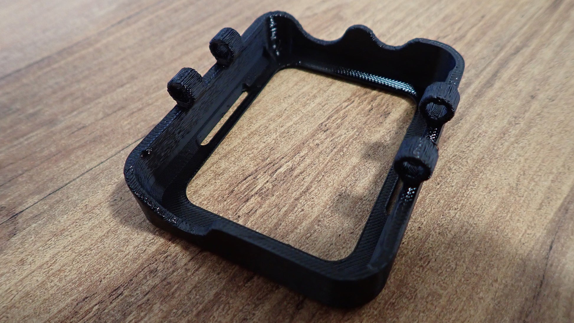 Coque protection TPU noire Shearwater Peregrine vue latérale détail boutons