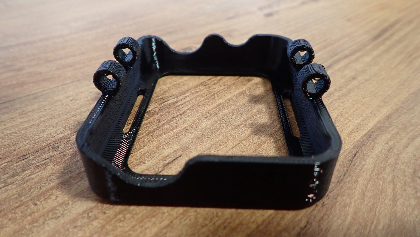 Coque protection TPU noire Shearwater Peregrine vue arrière détail clips de fixation