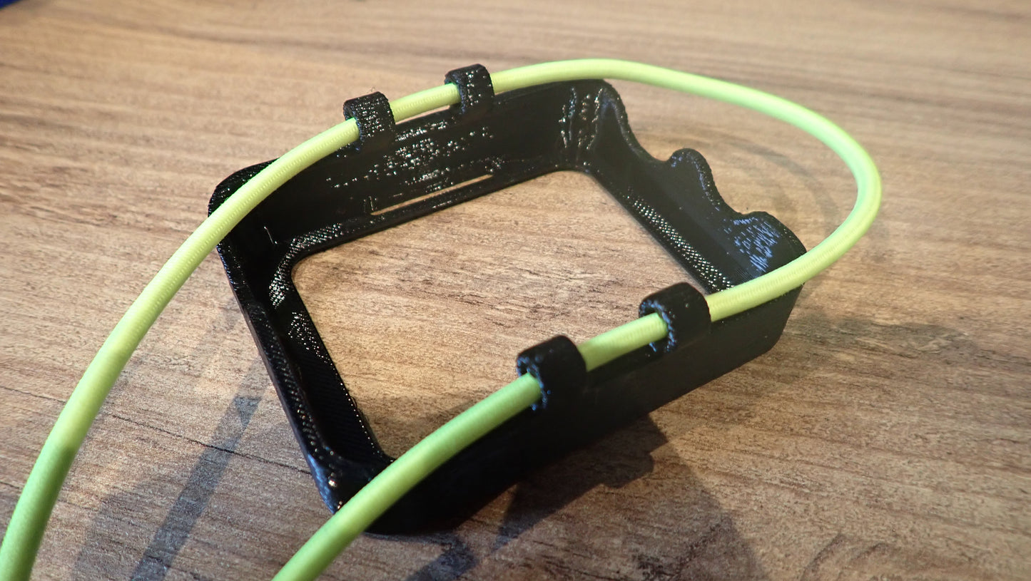 Coque protection TPU noire Shearwater Peregrine avec bracelet élastique vue détail