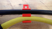 Accroche flexible plongée rouge clip détendeur octopus installation sur flexibles plongée