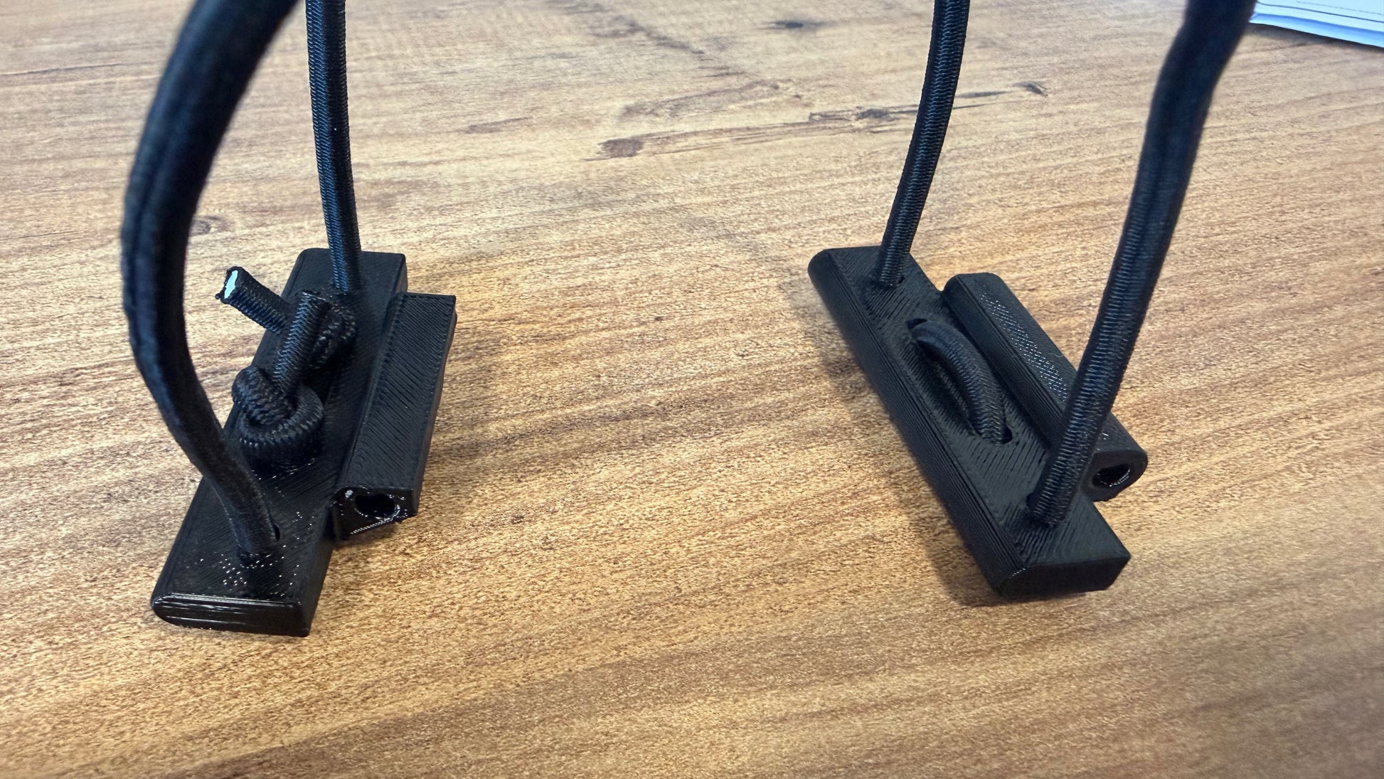 Support bungee elastique TPU noir Mares Genius avec elastique noir vue produit paire adaptateurs