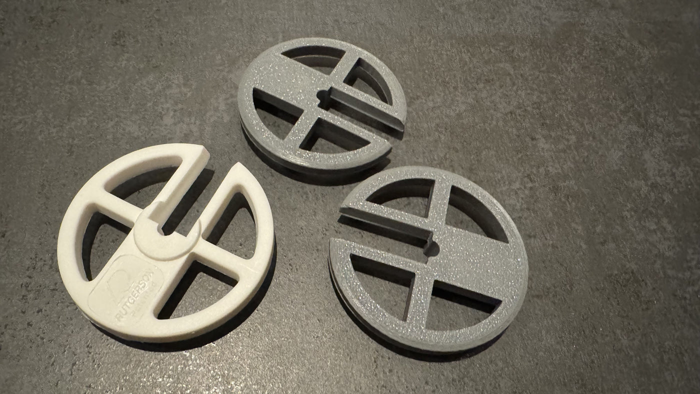 Roues anti-ragage grises et modèle de comparaison blanc