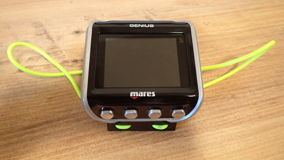 Support bungee elastique TPU noir Mares Genius ordinateur plongee avec elastique jaune fluo vue avant
